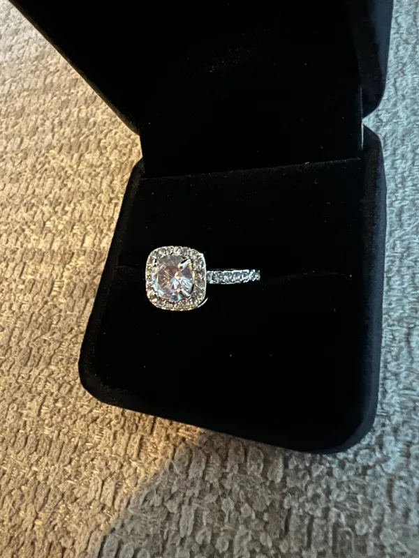 Solitaire Gorgeous Silver  Statement Ring Size 7 - Image 4