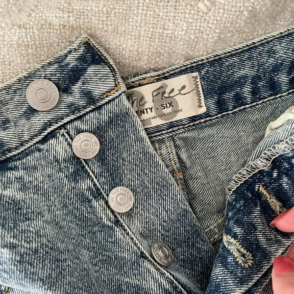 Free people high waisted mid blue raw hem shorts NWT size 26 - Image 5