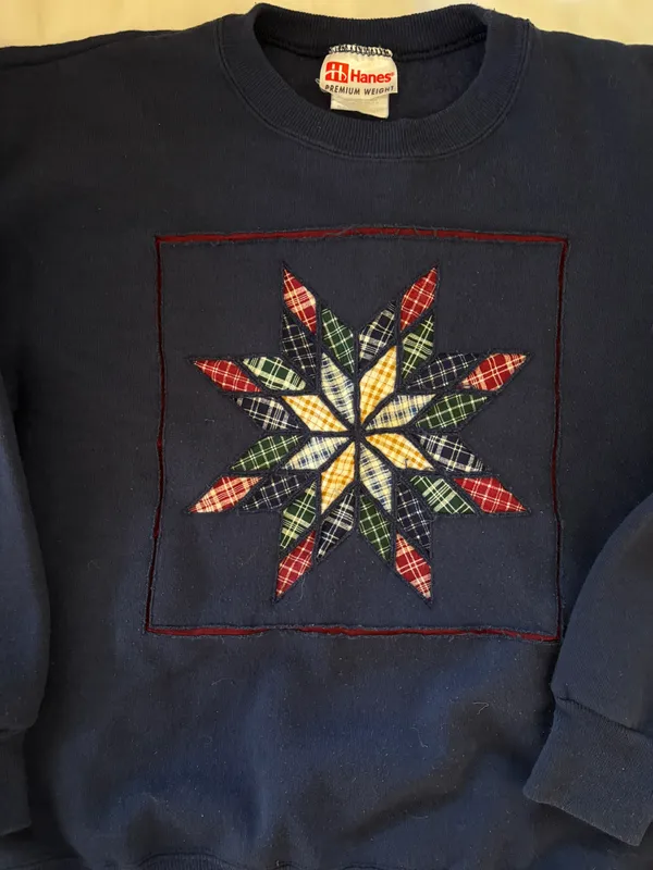 Hanes vintage embroidered navy sweatshirt - Image 2