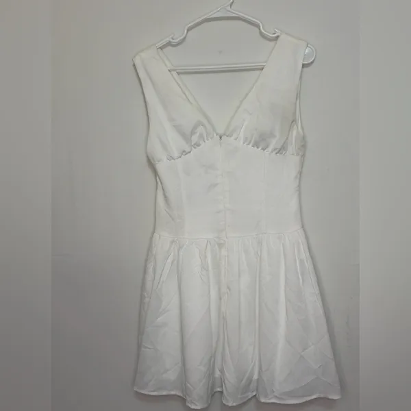Princess Polly Kiser White women’s size US6 Mini Dress Deep V Fit Flare NWT(E15) - Image 3