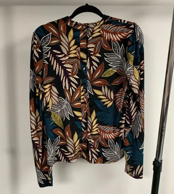 Gimmicks by BKE Sheer Floral Top Size L - Image 6