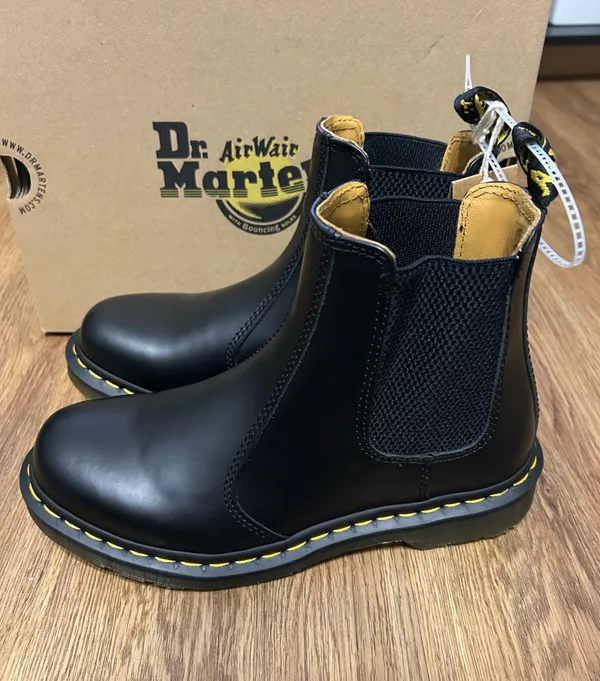 DR MARTENS 2976 black leather Chelsea ankle boots booties shoes women’s 8 new - Image 7