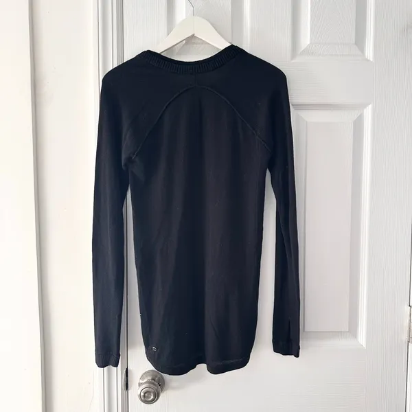 Lululemon Black Sunshine Coast Be Bold Long Sleeve Fitted Sweater M/L Thumbholes - Image 8