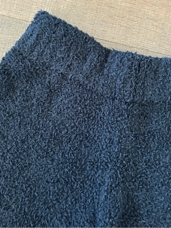 skims black fuzzy soft comfy casual shorts - Image 5