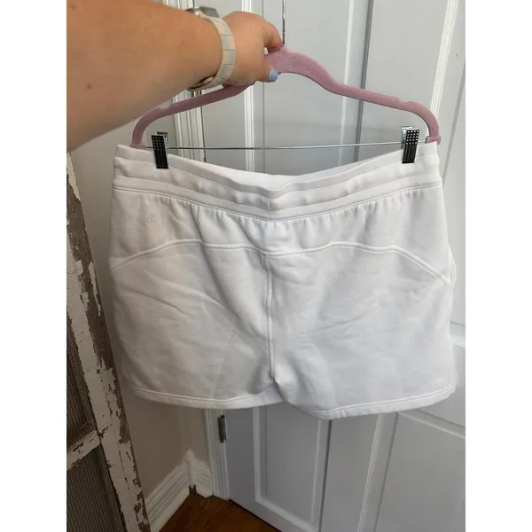 Lululemon Scuba High-Rise Shorts in white womens 14 nwt - Image 4