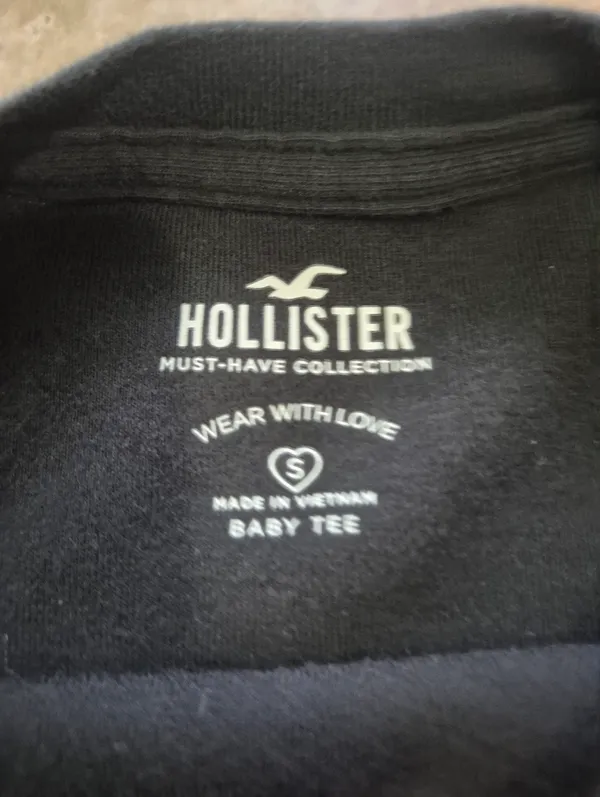 Hollister Must Have Collection Baby Tee Size Small - Image 4