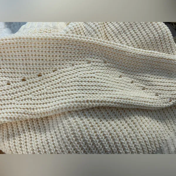 NEW Ivory Crop Top Chunky Oversized Sweater L - Image 3