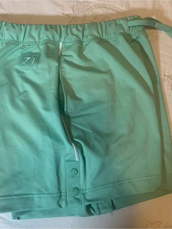 Gymshark Mint Green Recess Snap-Front Athletic Shorts Ladies Sz Medium - Image 2