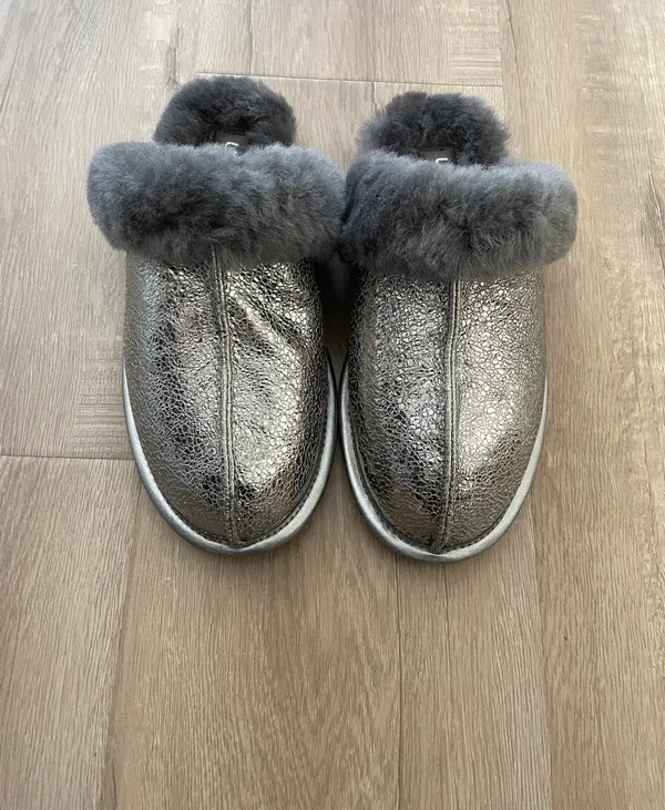 UGG Scuffette II Slippers size 8 NWT - Image 2