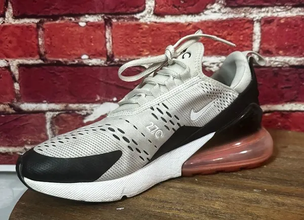Nike Women’s Airmax 270 size 7 - Image 2