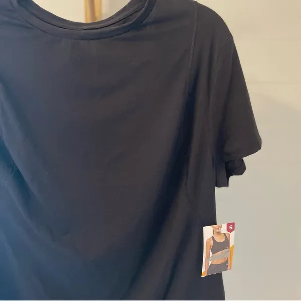 Avia Women's Black Athletic Tee Curved Seam‎ - Size Small NWT - Image 3