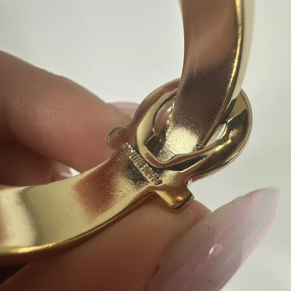 Salvatore Ferragamo Gold Tone Gancini Scarf Ring W/ Box - Image 9