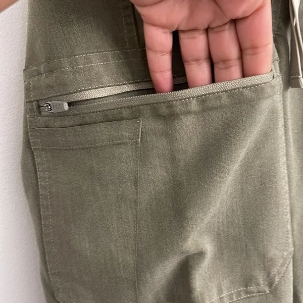 Figs woman olive green cargo scrubs size XS/T - Image 8