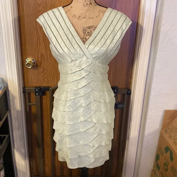 Adrianna Papell Petite Size 10P Mint Green Ruffle Tiered Cocktail Dress - Image 2