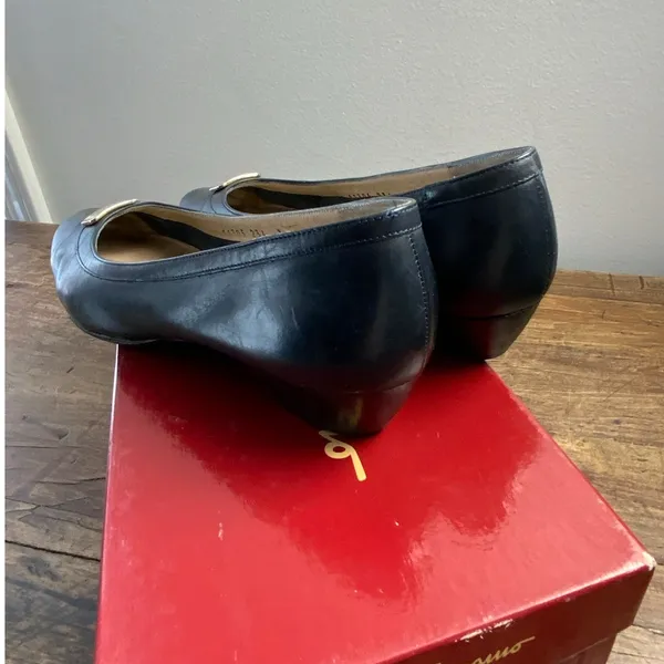 Salvatore Ferragamo Vintage navy heels women's size‎ 7S - Image 5