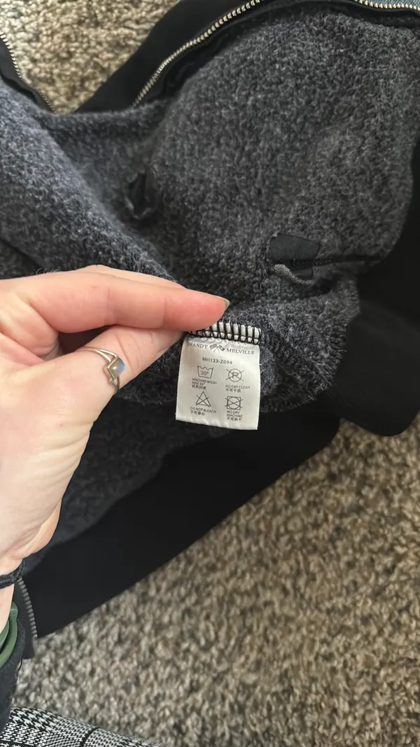 Brandy Melville Cropped Hoodie - Image 5