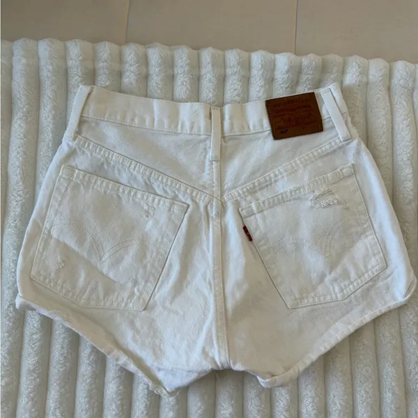 Levi's Women's 501 button fly White Jean Shorts - Image 4