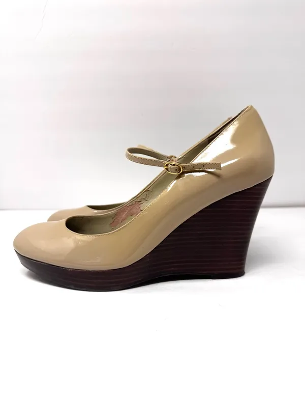 LAUREN RALPH LAUREN grey/taupe wedge Mary jane shoes, size 9 - Image 2
