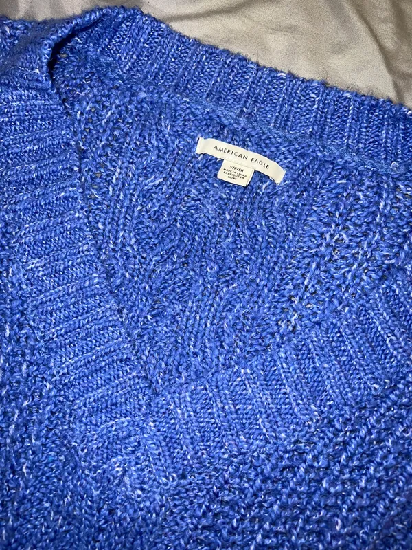 American Eagle v neck sweater - Image 4