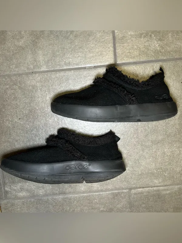 Oofos OOcoozie Black Sherpa Low Slip On Sneakers Women’s Shoe Size 9 - Image 6