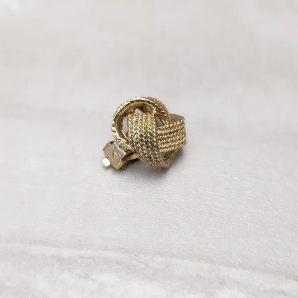 Vintage Clip On Earrings Gold Tone Patterned Knot Design - Fair Condition - Image 4