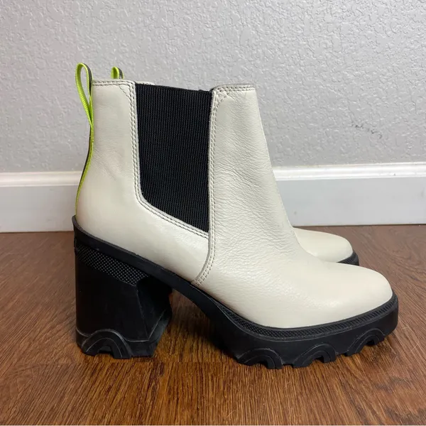 Sorel Brex Heel Cream Leather Chelsea Ankle Boots with Black Elastic Panels Sz 7 - Image 2