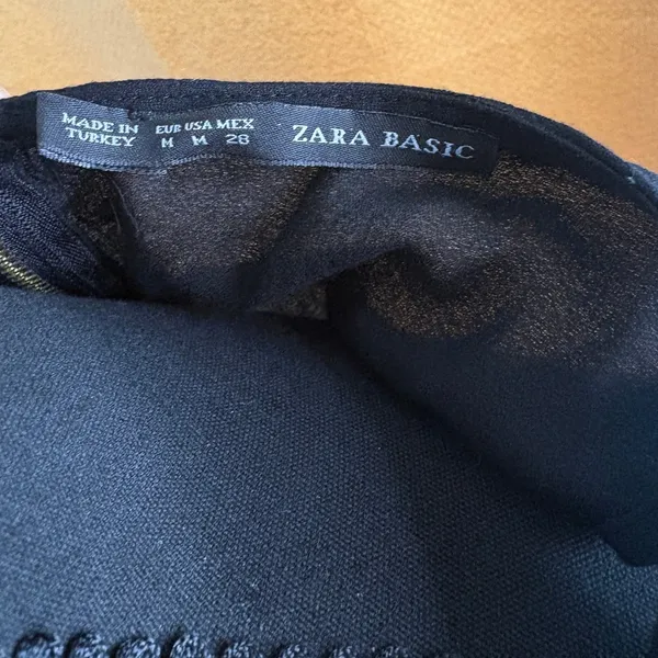 Zara Basic Black Tiered Ruffle Sleeveless Blouse Gold Zip Back Tank Top Medium - Image 5