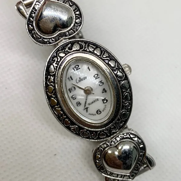 Collezio women silver tone watch 20mm oval hearts mop dial size 7” running - Image 2