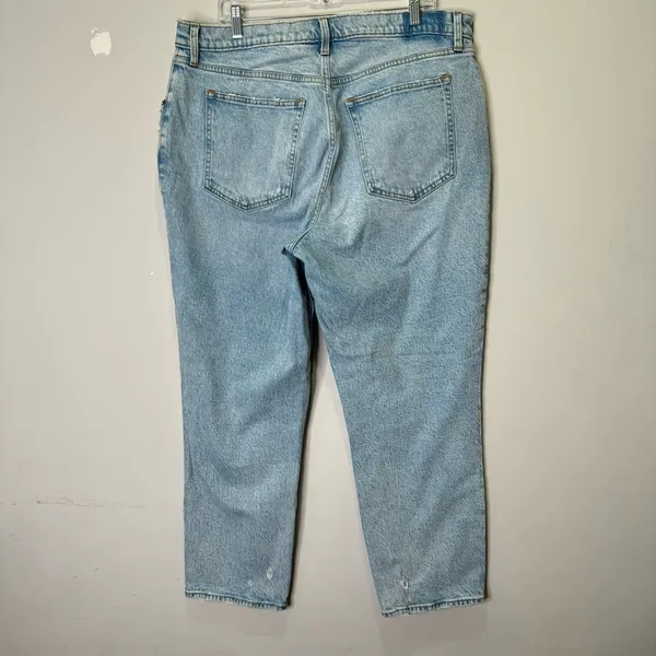 Abercrombie & Fitch Short Ultra High Rise 90s Straight‎ Jean Light Wash Curve - Image 4