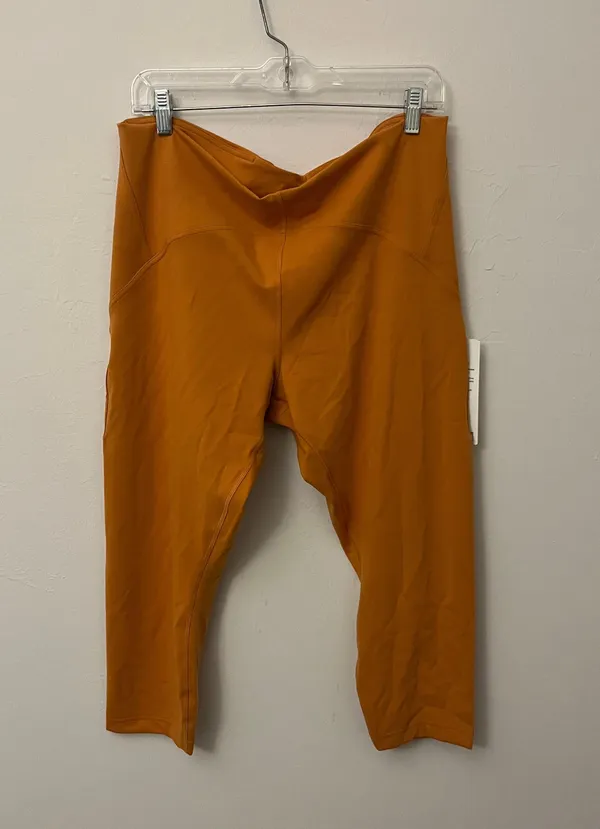 NWT Instill HR Crop 23" - Image 3