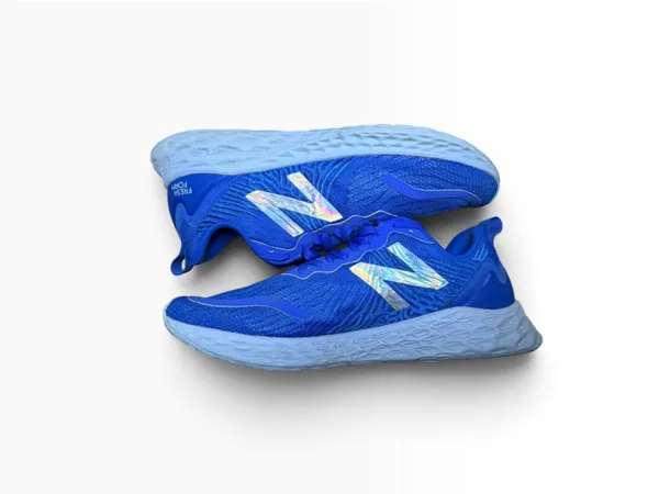 Women's New Balance Fresh Foam Athletic Shoes in Blue and Silver size US10 - Image 4