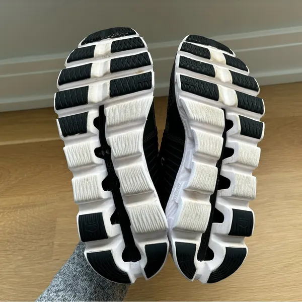 ON Running Cloudswift Women’s size 9.5 Black - Image 3