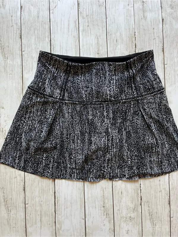Lululemon Lost in Pace Skirt Air Time White Black Size 6 Rare - Image 8