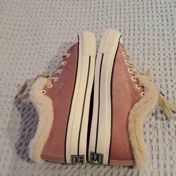 M GENERAL MING JIANG - Pink velour converse-like athletic shoes - Womens 8.5 (2) - Image 3
