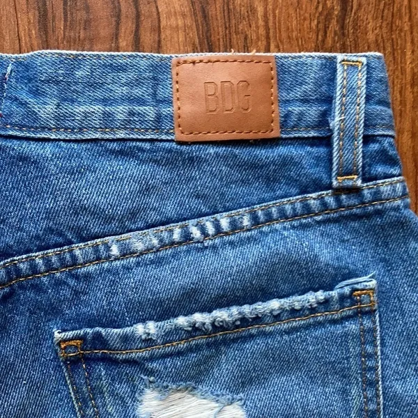 BDG urban outfitters boyfriend‎ low rise distressed shorts size 24 - Image 7