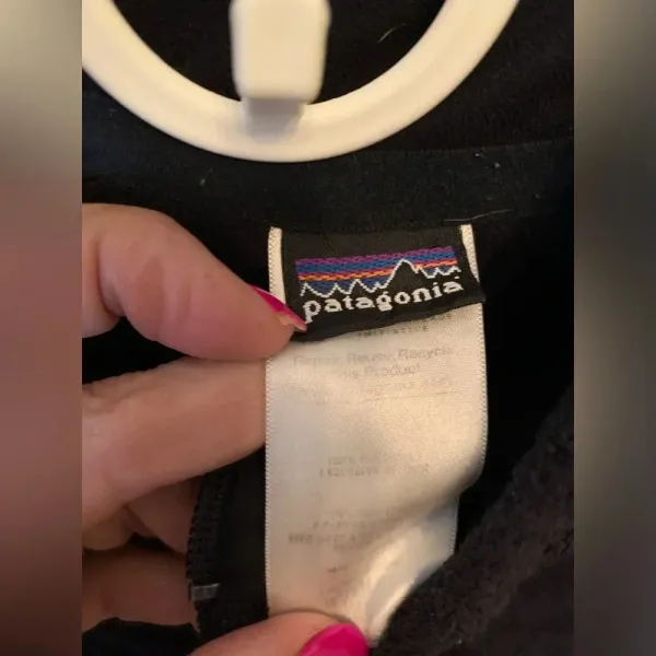 Patagonia‎ Women's Black Long Sleeve 1/4 Zip Size Medium - Image 3