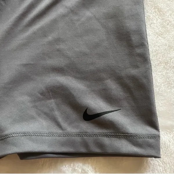 Nike Women's Athletic Gray Shorts M - Image 4