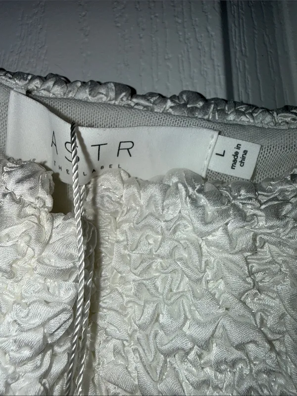 Astr White Textured Bustier Crop Top with Underwire - Image 3