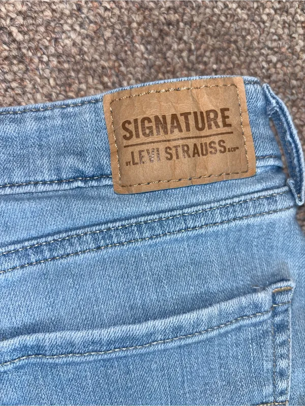 Levi's Women’s Light Blue Slim Fit Jeans - Image 4