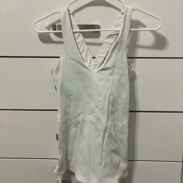 Alo Yoga Elevate Tank Top **FLAWED** - Image 2