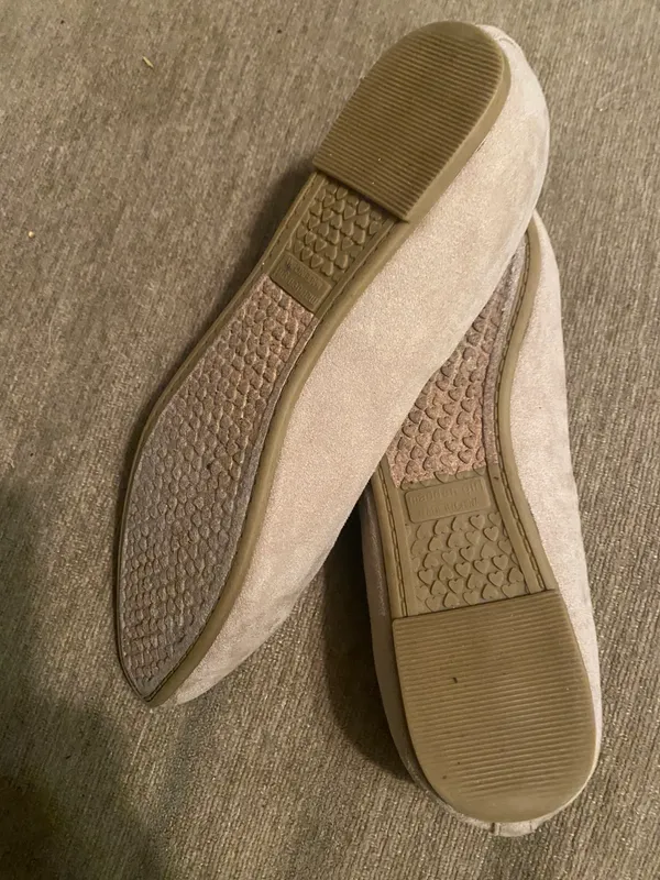Madden Girl Faux-Suede Ballet Flats Size 7.5 Tan Color - Image 4