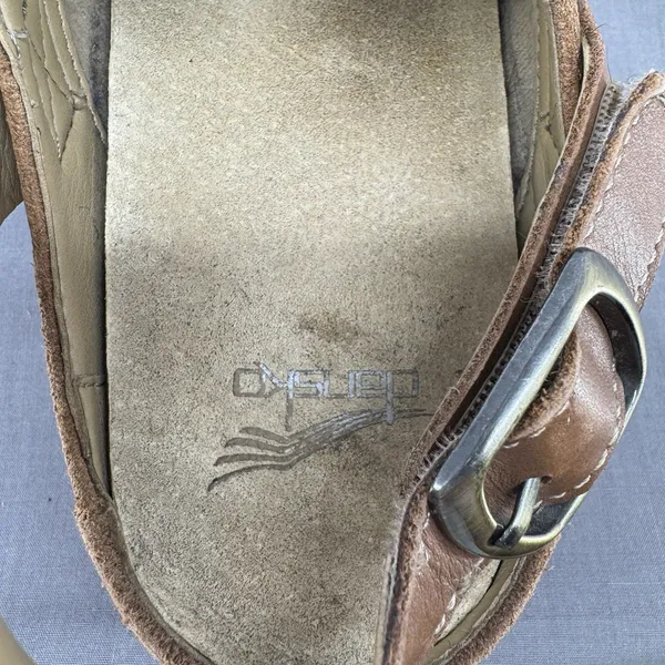 Dansko Merrin Clogs Size 39 US 8.5 Tan Suede Heel Strap Cork Midsole - Image 5