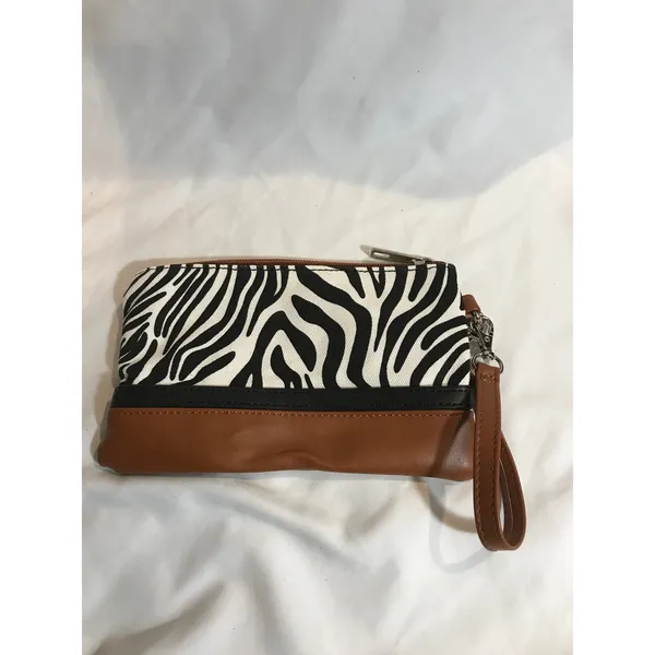 Boetree Boutique Zebra Print Canvas Wristlet EUC - Image 2