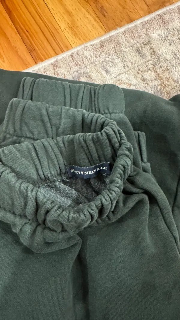 Brandy Melville Rosa Sweatpants Green - Image 3