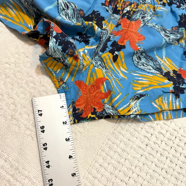 Patagonia medium Barely Baggies active athletic swim shorts SH 3427 - Image 6