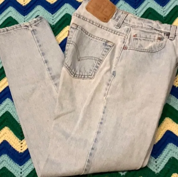 Levi's Vintage 550 Relaxed Fit Mom Jeans - Image 2