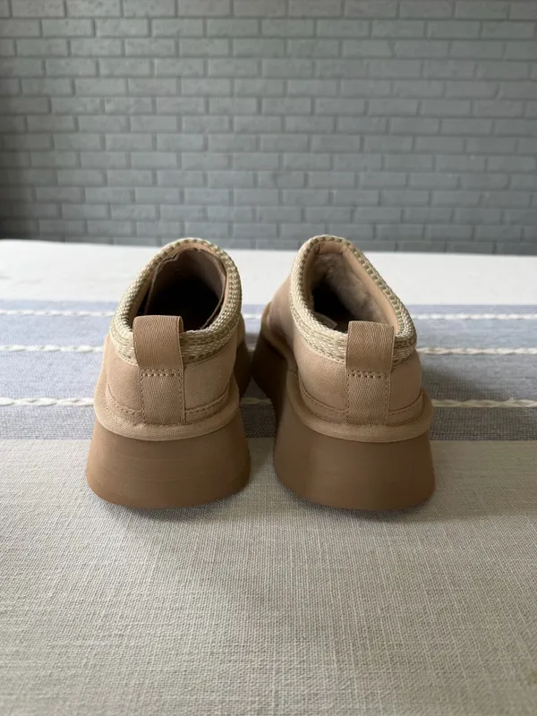 Koolaburra by Ugg NWT Burree Platform Shoes Slippers Desert Stone Sand Size 7 - Image 3