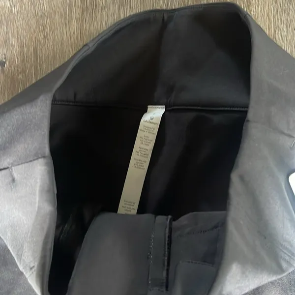 Lululemon In Power Black Shorts Size 2 - Image 13