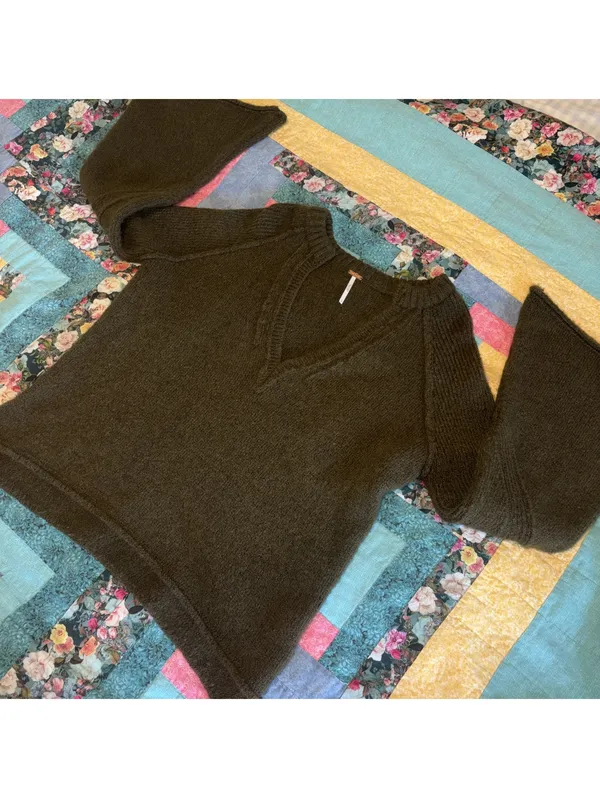 Free People Wool Blend V-Neck Flare Sleeve Woman’s Small Sweater Cozy Casual - Image 4
