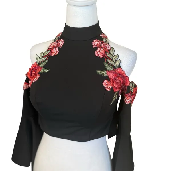 La Femme Black Floral Appliqué Cropped Bell Sleeve Cold Shoulder‎ Top Size 00 - Image 3